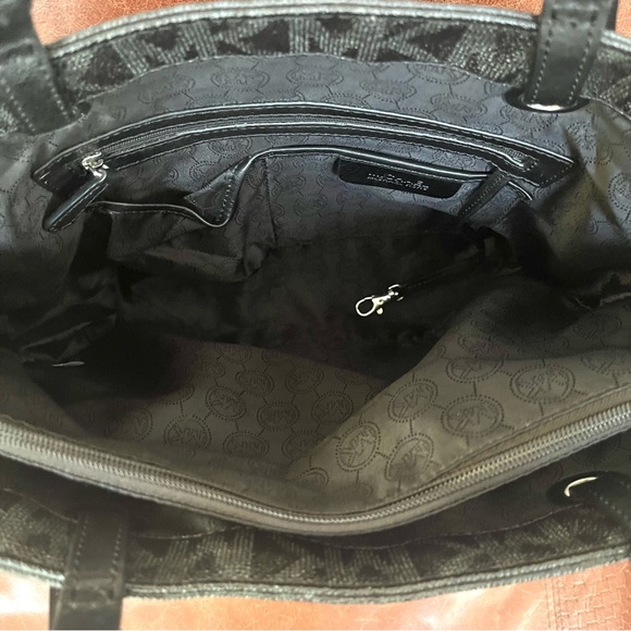 Michael Kors Monogram Logo Print Jet Set East West Tote Bag - Picture 3 of 9